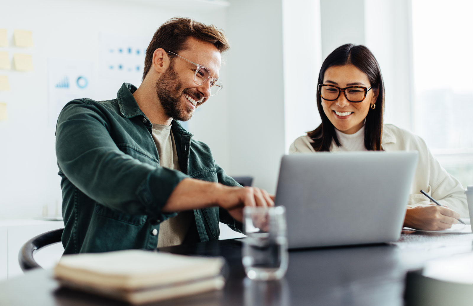 Business professionals collaborating using reliable business internet